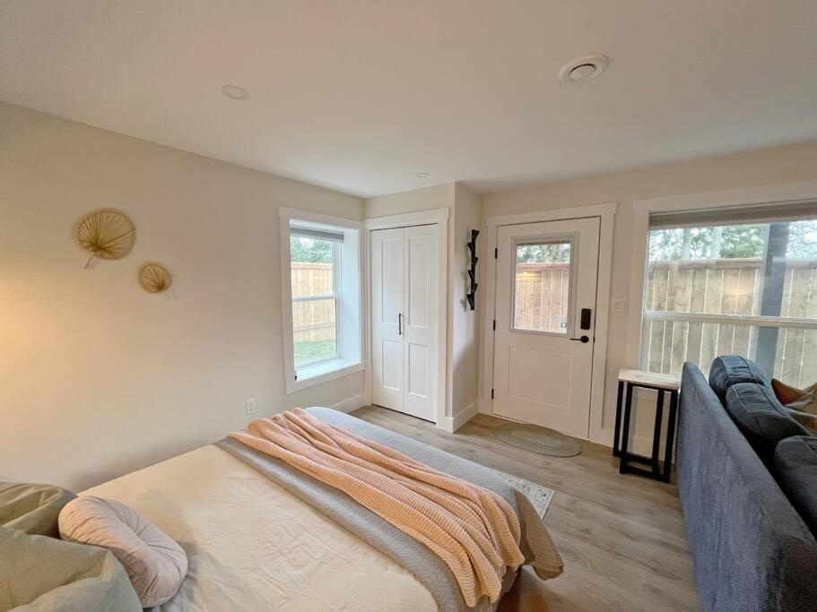 Modern Studio With Soft Tub And Mountain Views - Ratcliffe Guest Suite Duncan Bagian luar foto