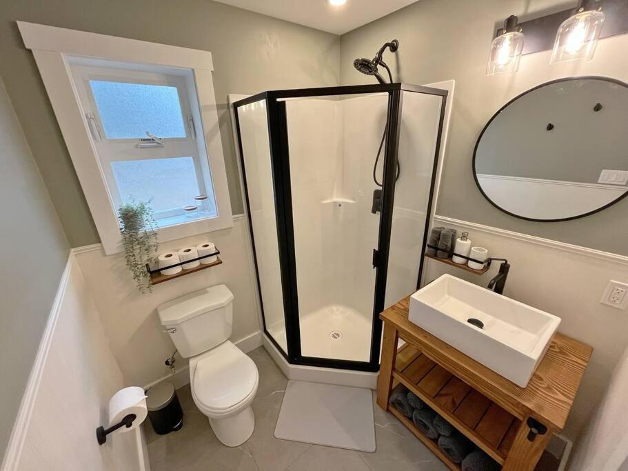 Modern Studio With Soft Tub And Mountain Views - Ratcliffe Guest Suite Duncan Bagian luar foto